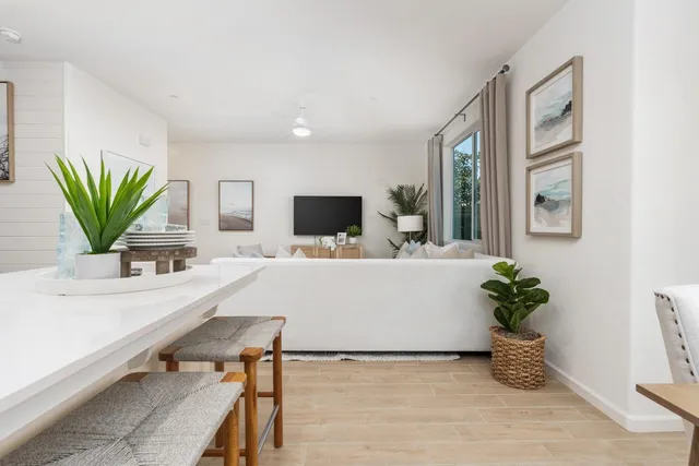 $381,990 | 6580 East Cresthaven Drive, Fresno, CA 93727