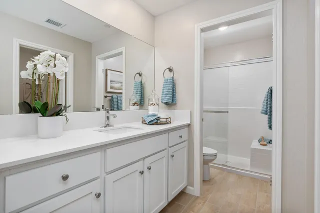 $381,990 | 6580 East Cresthaven Drive, Fresno, CA 93727