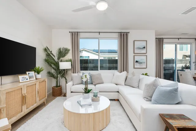 $381,990 | 6580 East Cresthaven Drive, Fresno, CA 93727