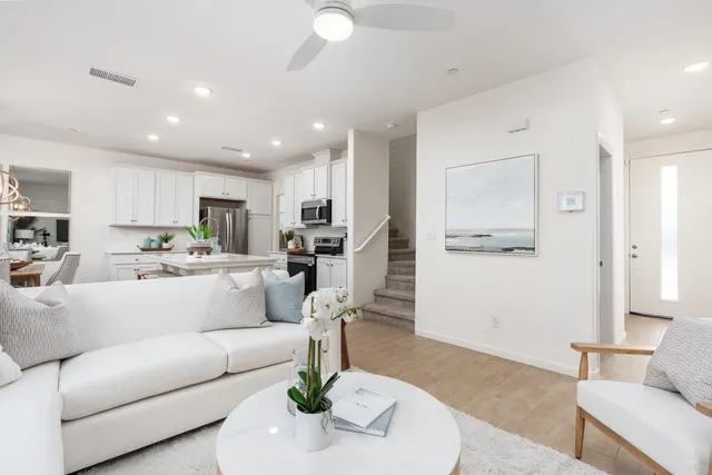 $381,990 | 6580 East Cresthaven Drive, Fresno, CA 93727