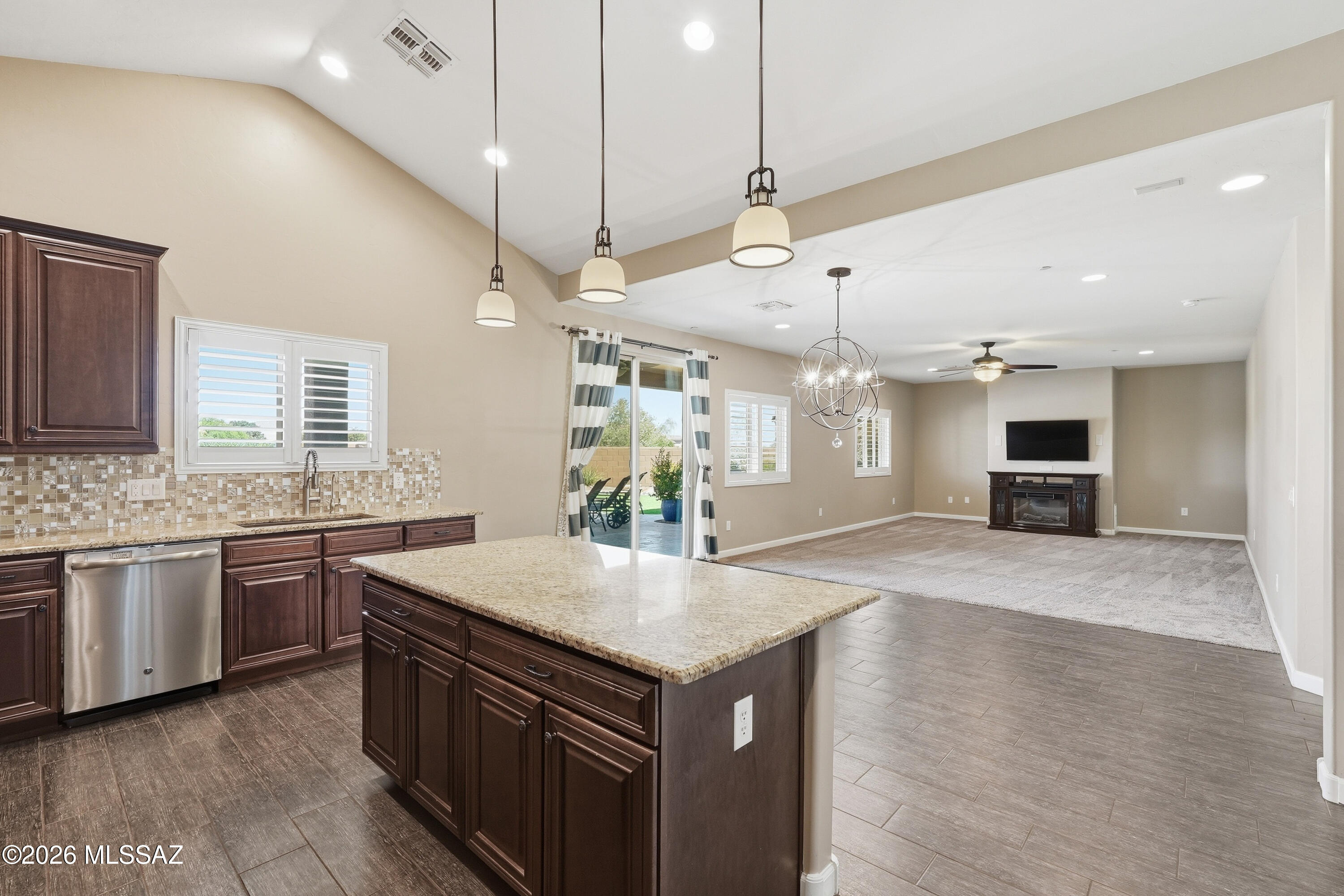 8910 West Irongate Road Marana, AZ 85653 - Photo 16 of 47 8910 (9)