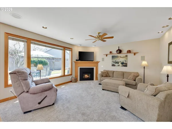 $660,000 | 1969 Northeast 20th Avenue, Canby, OR 97013