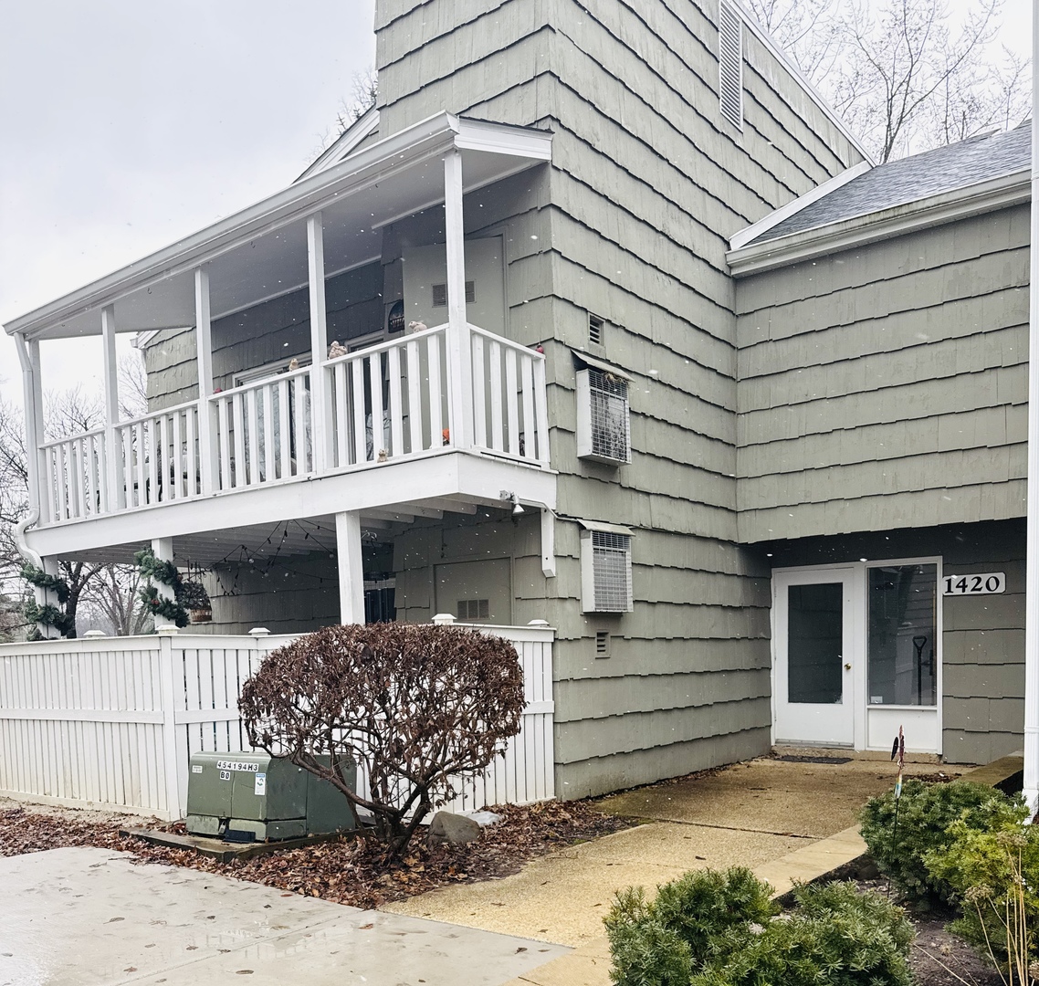 1420 Stonebridge Trail, Unit 13 Wheaton, IL 60189 - Photo 2 of 14