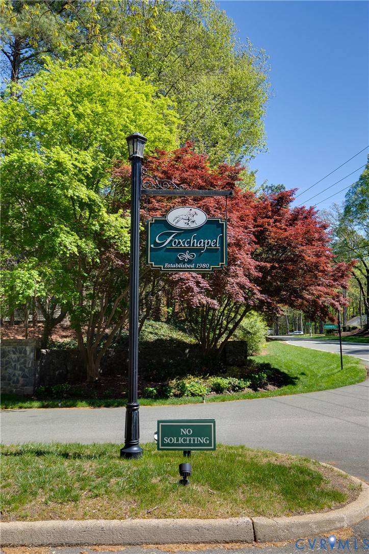 10000 Ramsbury Way Richmond, VA 23238 - Photo 59 of 59 a sign on the side of the road