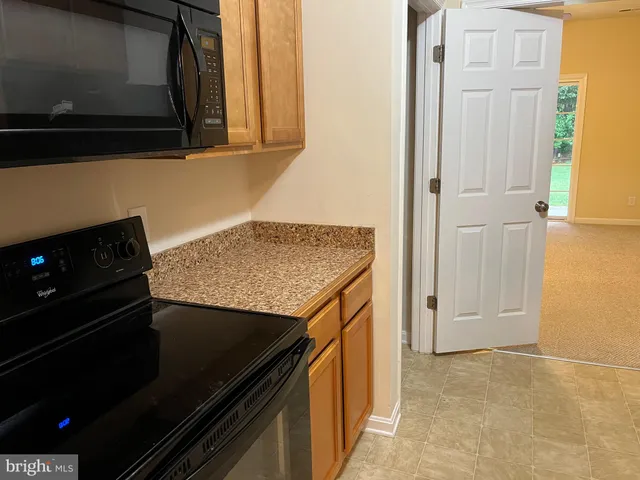 $2,300 | 113 B Hotchkiss Street, Fredericksburg, VA 22408