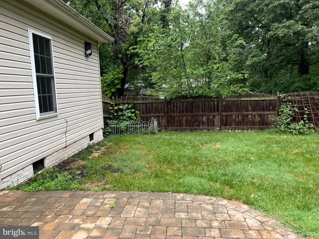 $2,300 | 113 B Hotchkiss Street, Fredericksburg, VA 22408