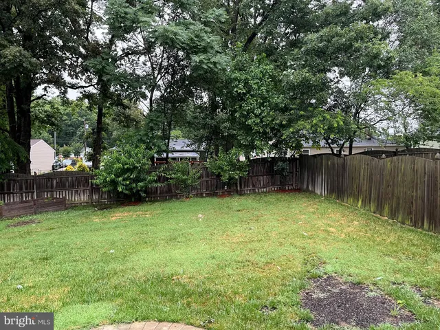 $2,300 | 113 B Hotchkiss Street, Fredericksburg, VA 22408