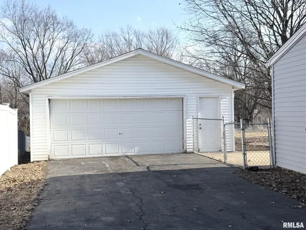 $107,900 | 1479 Meadow Drive, Galesburg, IL 61401