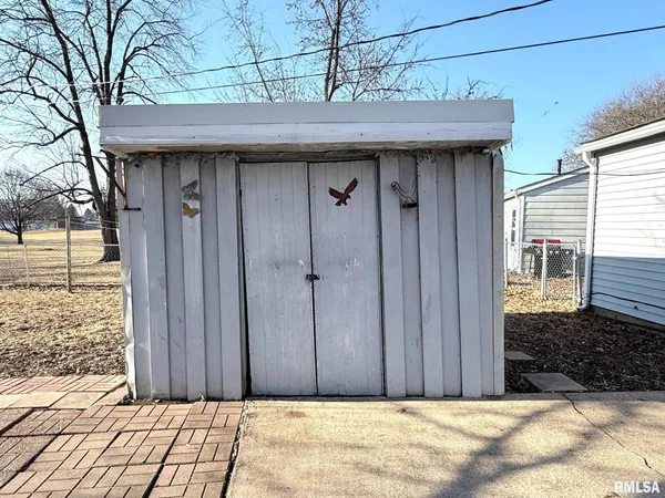 $107,900 | 1479 Meadow Drive, Galesburg, IL 61401