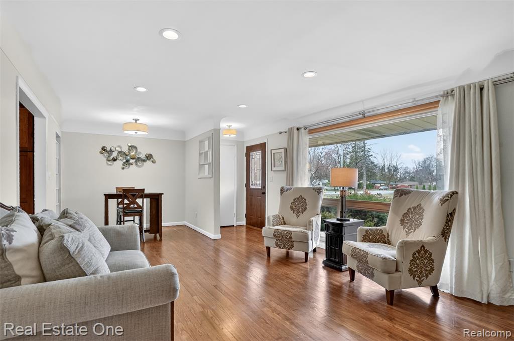 28491 Bayberry Road Farmington Hills, MI 48331 - Photo 6 of 37