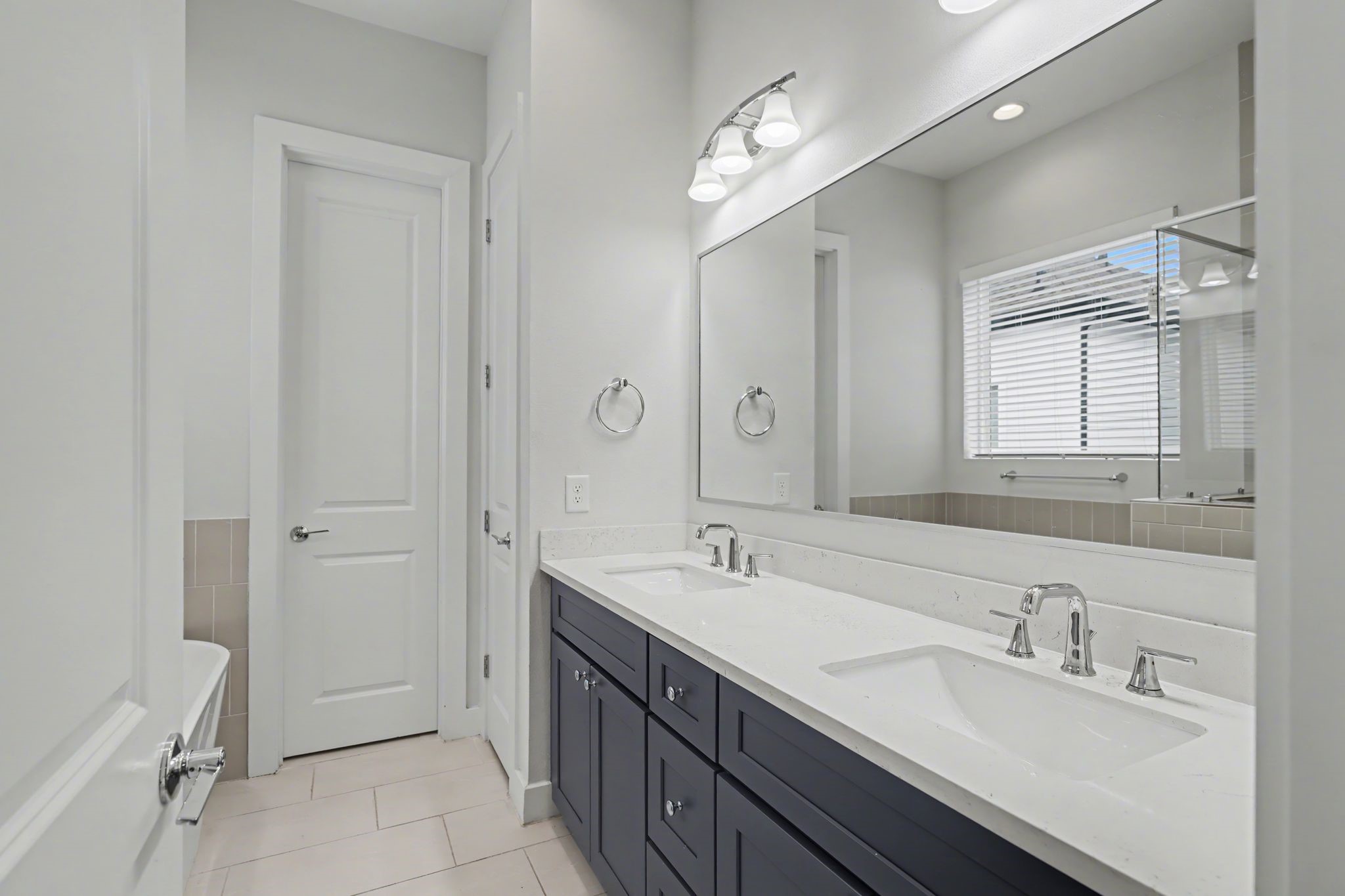 2502 West Tidwell Road, Unit D Houston, TX 77091 - Photo 20 of 24 a spacious bathroom with a double vanity sink mirror and double