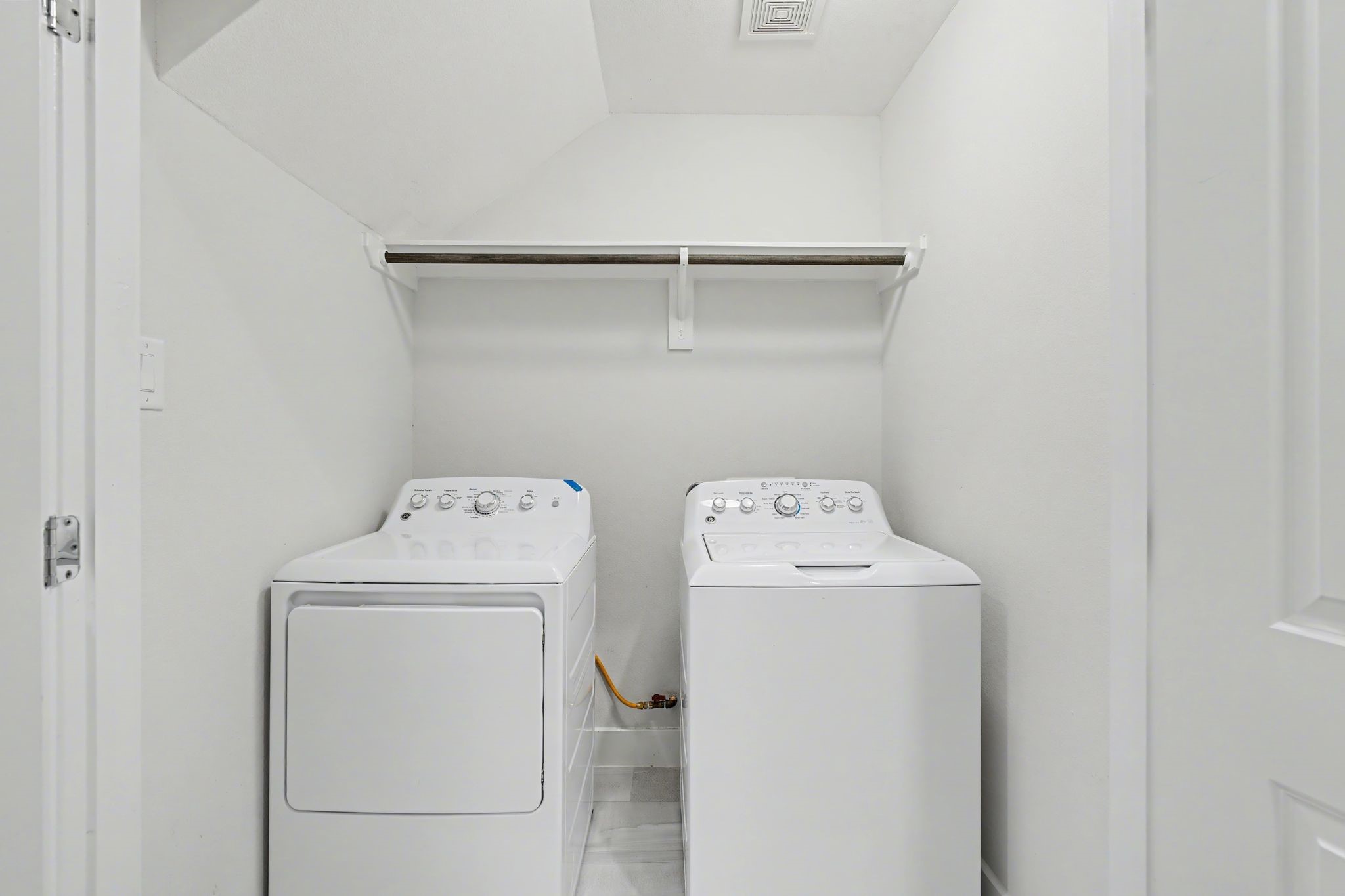 2502 West Tidwell Road, Unit D Houston, TX 77091 - Photo 9 of 24 a utility room with dryer and washer