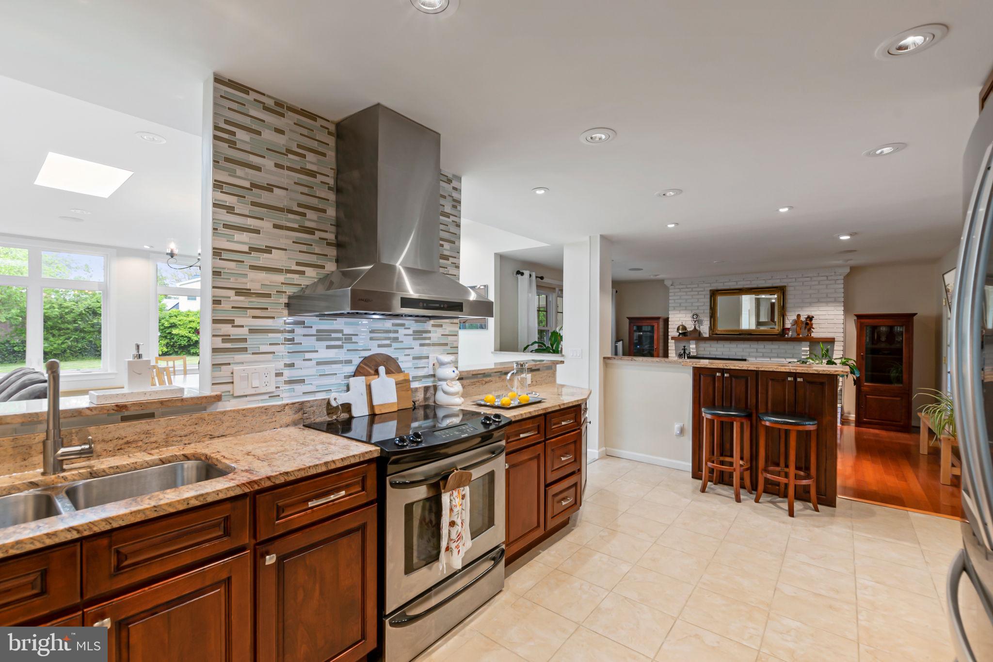 13157 Morning Spring Lane Fairfax, VA 22033 - Photo 5 of 52