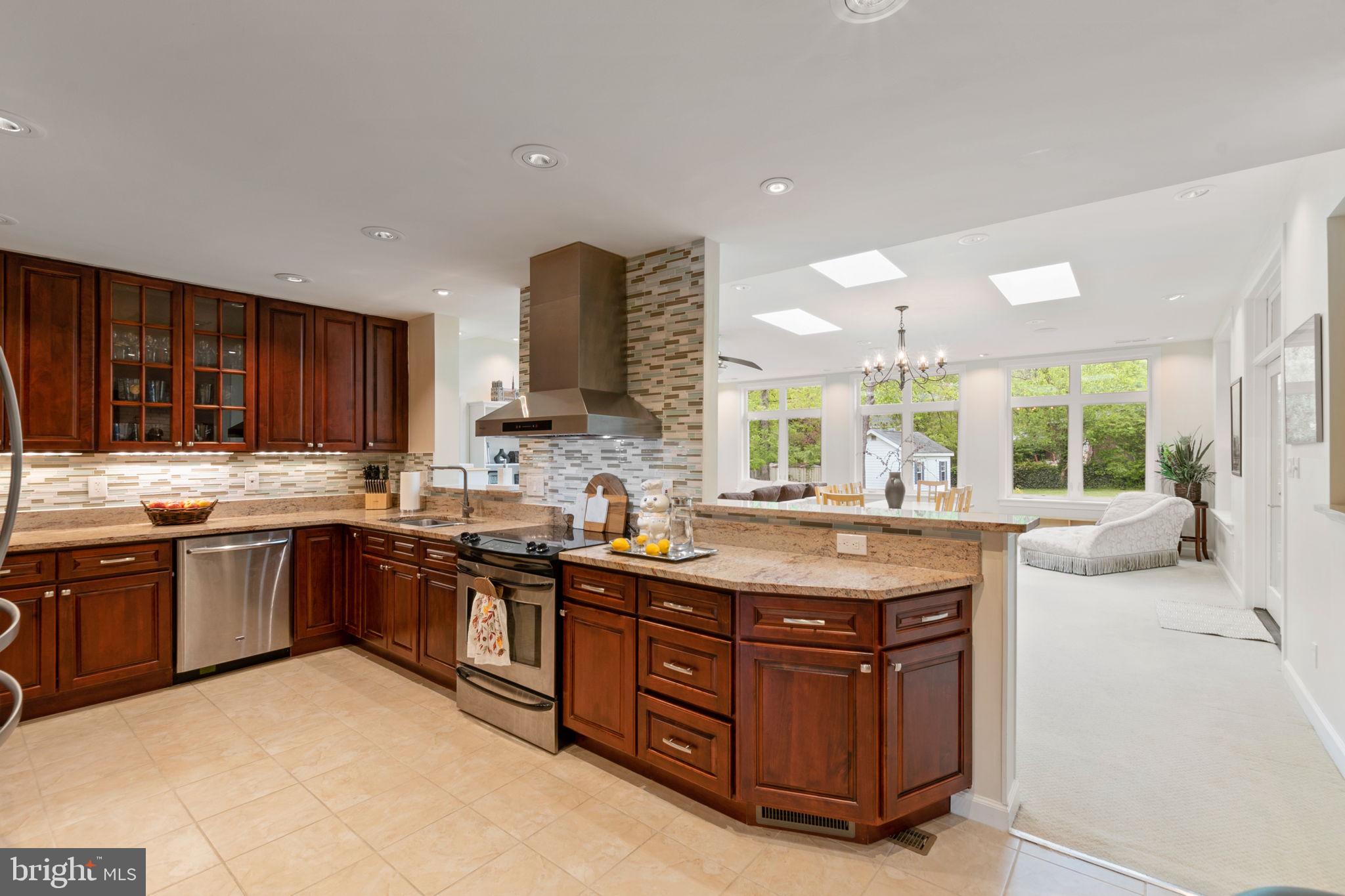 13157 Morning Spring Lane Fairfax, VA 22033 - Photo 8 of 52