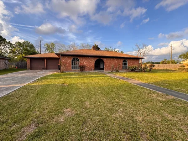 $1,925 | 3400 Coachman Drive, Baytown, TX 77521