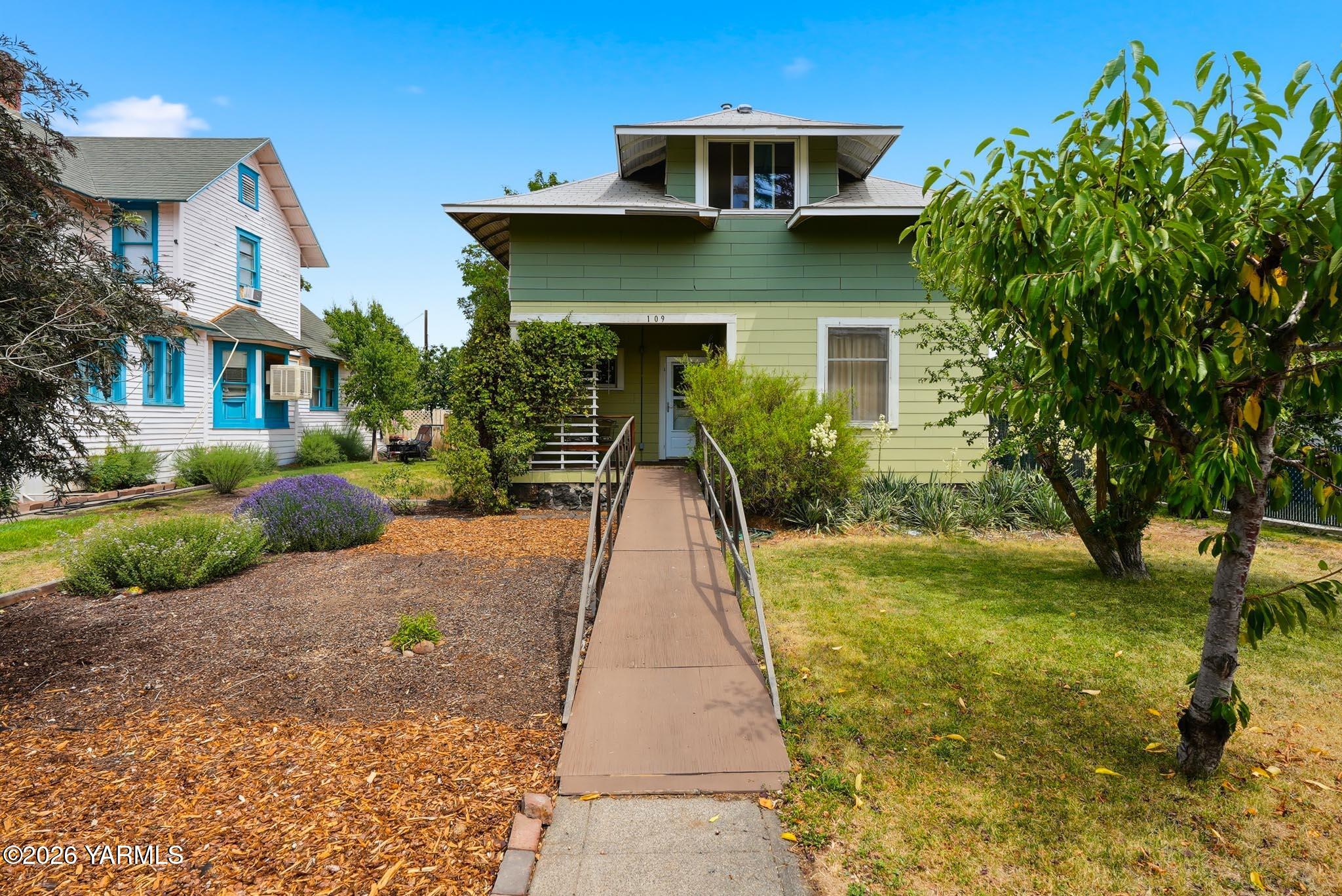 109 South 7th Street Yakima, WA 98901 - Photo 1 of 37 109 N 7th St 001