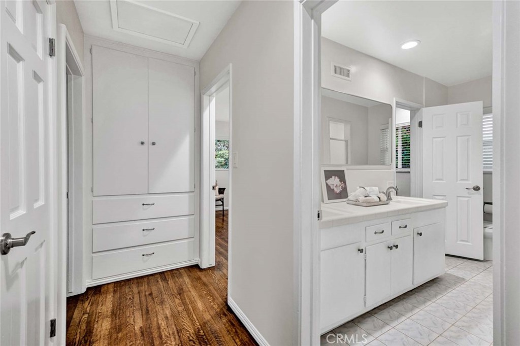 5411 Cadbury Road Whittier, CA 90601 - Photo 25 of 50 Built-ins and hall closet