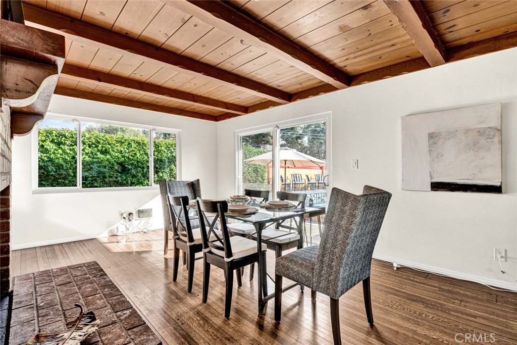 5411 Cadbury Road Whittier, CA 90601 - Photo 10 of 50 This room could be used as a family room, warm and inviting