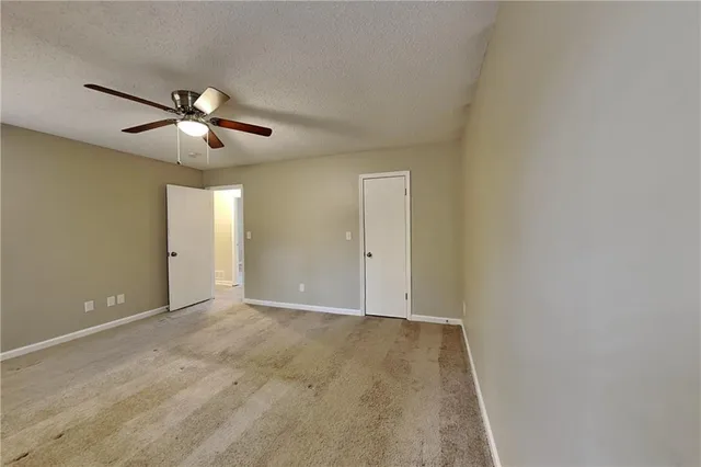 a view of empty room with a ceiling fan