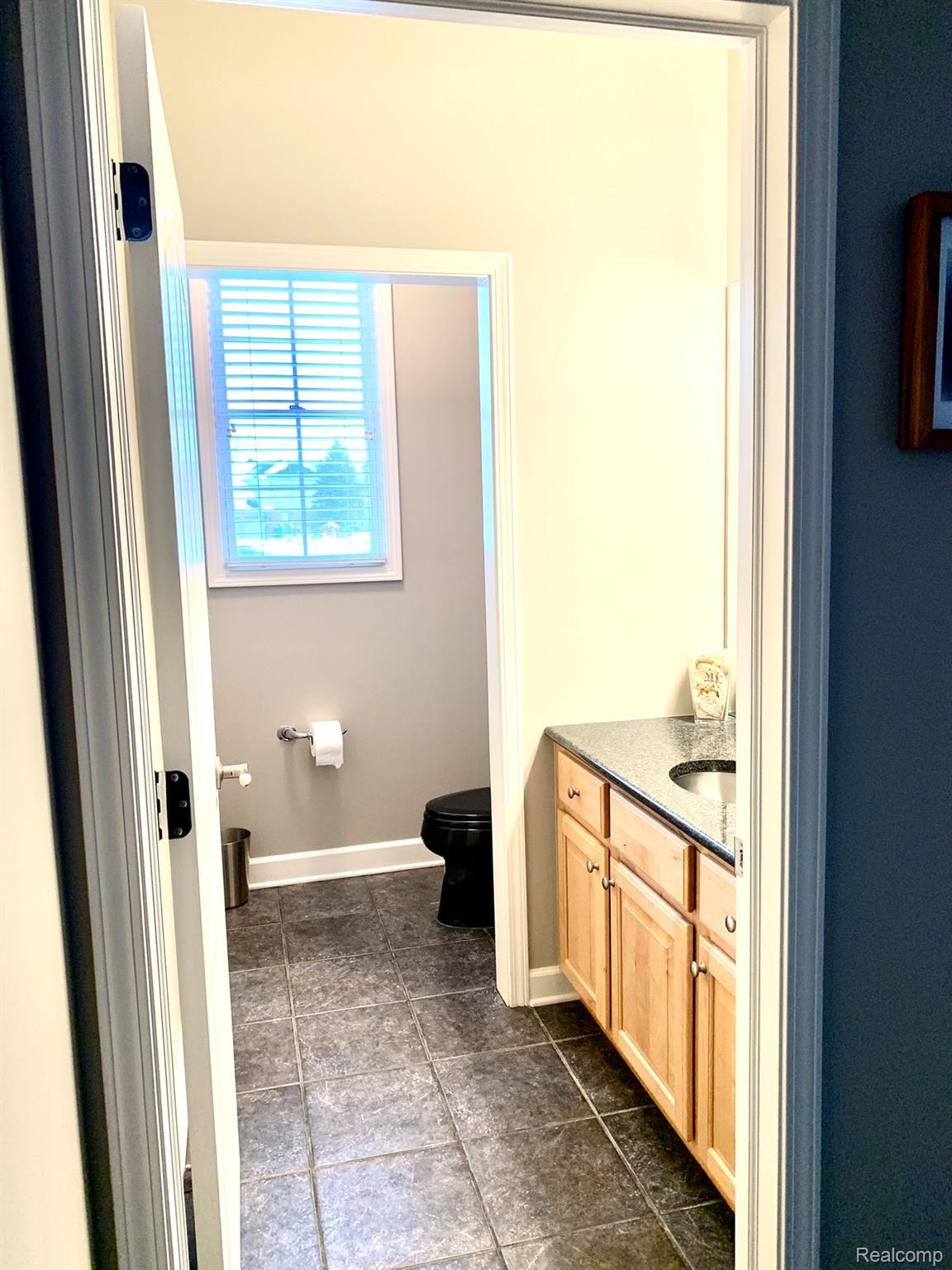 2428 Andover Boulevard Rochester, MI 48306 - Photo 26 of 64 IMG_4733.JPEG