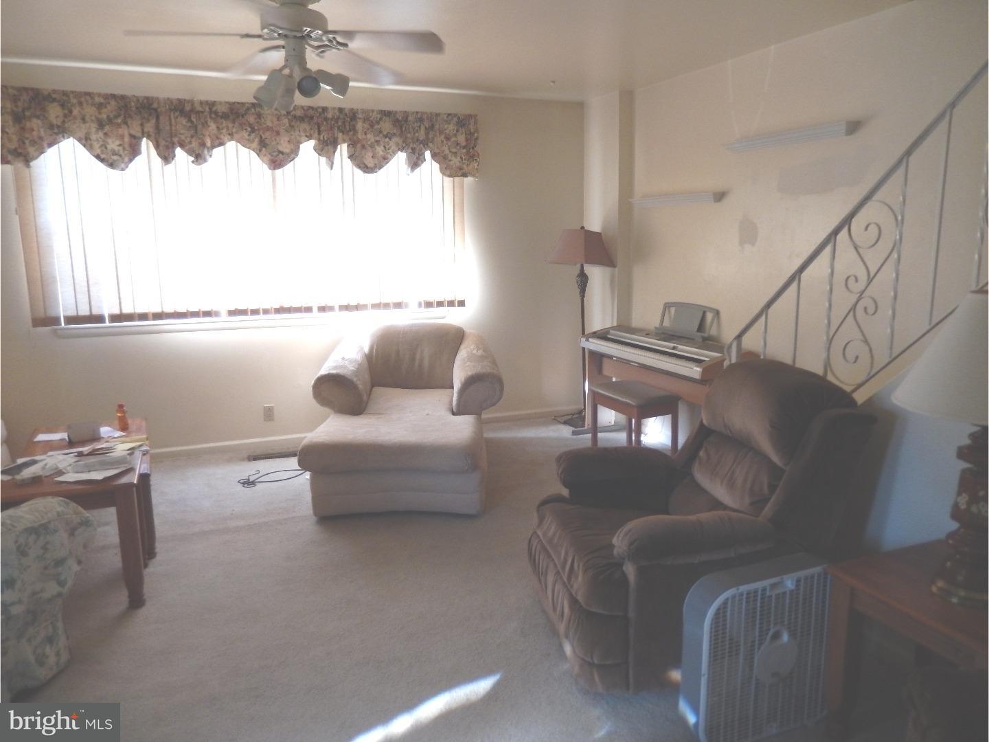 9911 Sandy Road Philadelphia, PA 19115 - Photo 5 of 19 Living Room