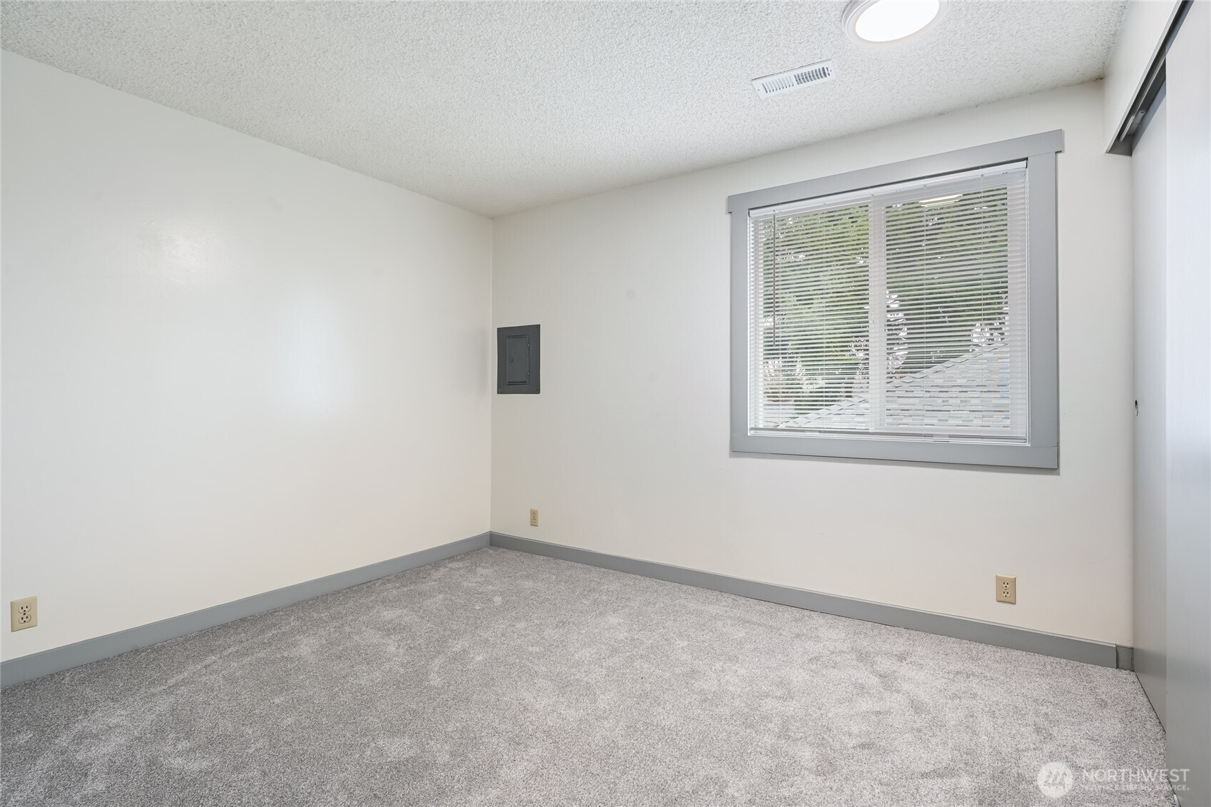 441-445 Smithers Avenue South Renton, WA 98057 - Photo 15 of 16 an empty room with windows