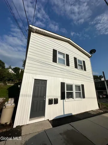 $1,145 | 1126 Broadway, Unit 1, Rensselaer, NY 12144