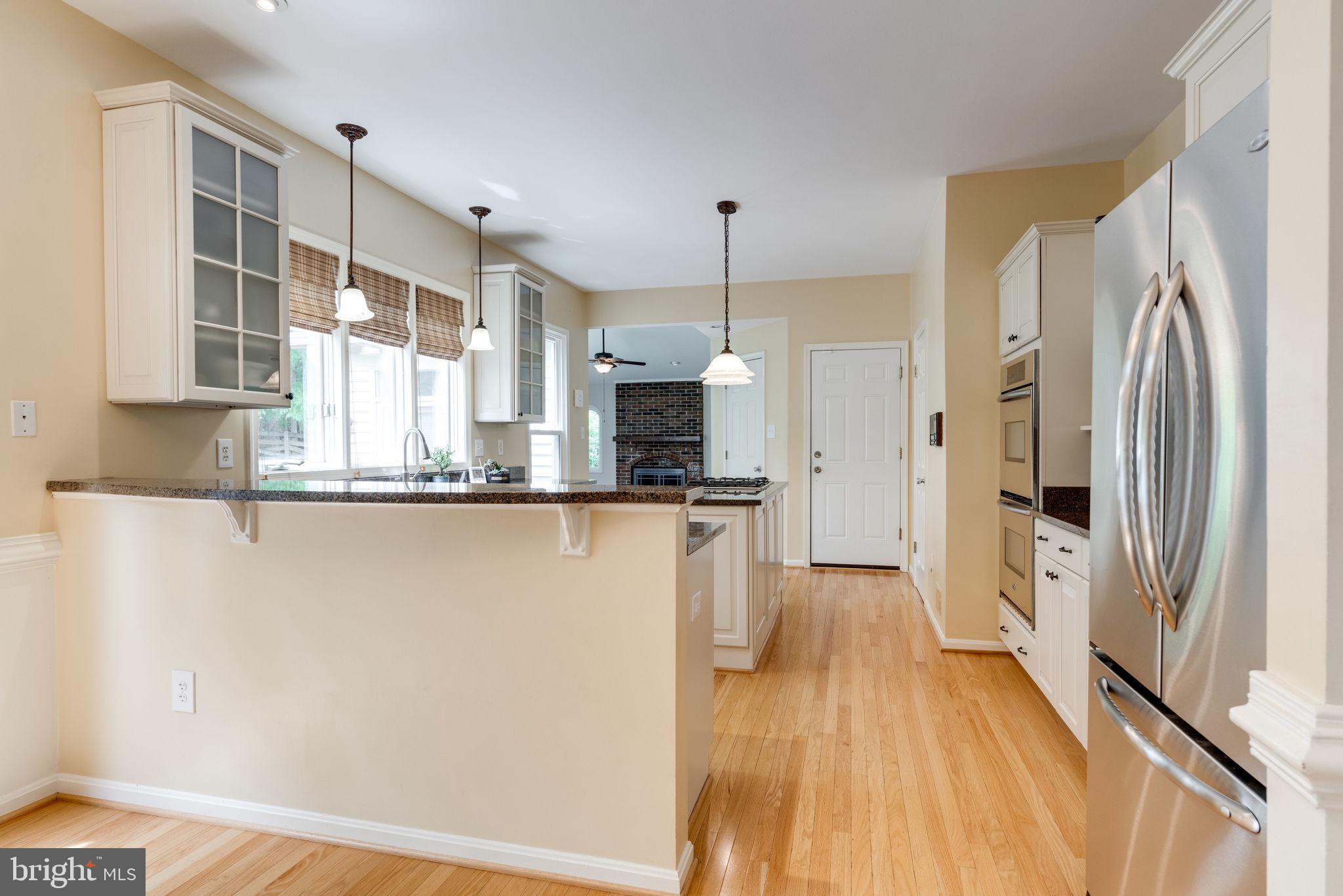 8959 Sycamore Ridge Road Fairfax Station, VA 22039 - Photo 22 of 63 Room for bar stools at the counter top.