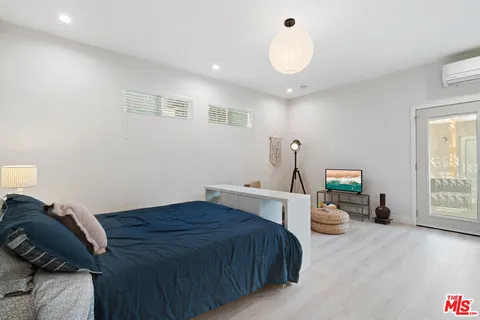 $2,100 | 5634 Ventura Canyon Avenue, Valley Glen, CA 91401