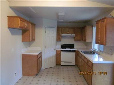 1667 East Red Beaut Circle Reedley, CA 93654 - Photo 8 of 12 Gallery Image 8