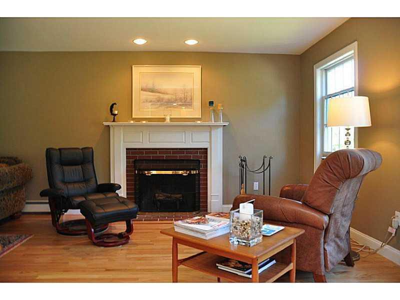123 Princes Point Road Yarmouth, ME 04096 - Photo 12 of 35 Living Room.