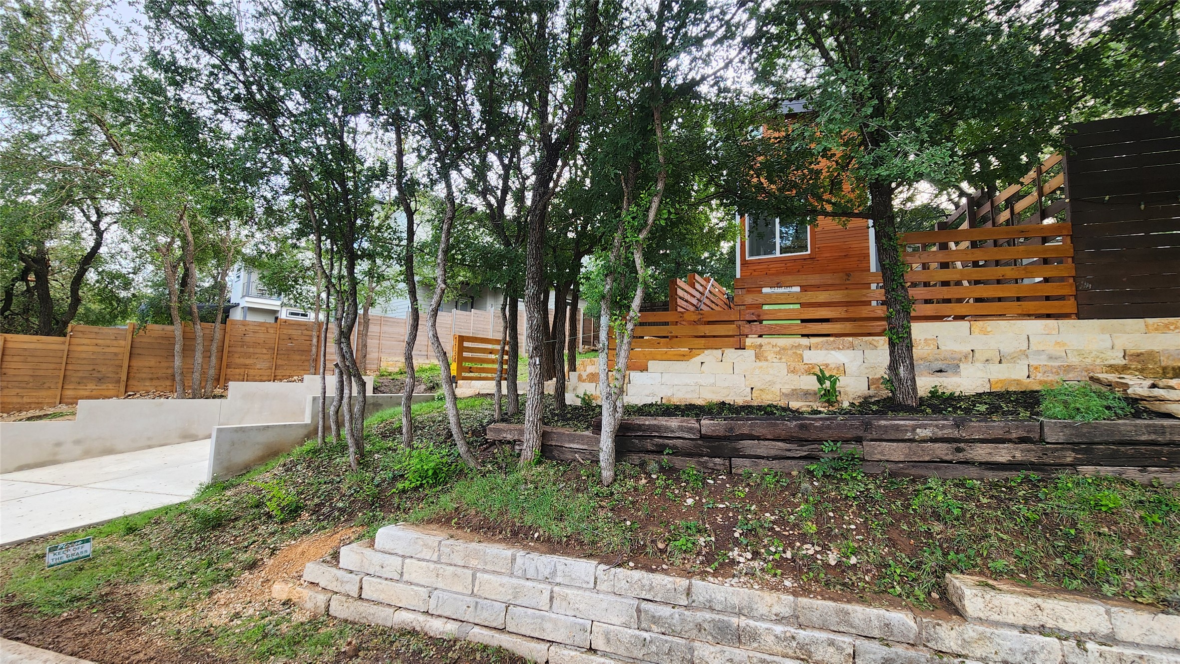 1134 Lott Avenue Austin, TX 78721 - Photo 28 of 33 a backyard of a house with lots of green space