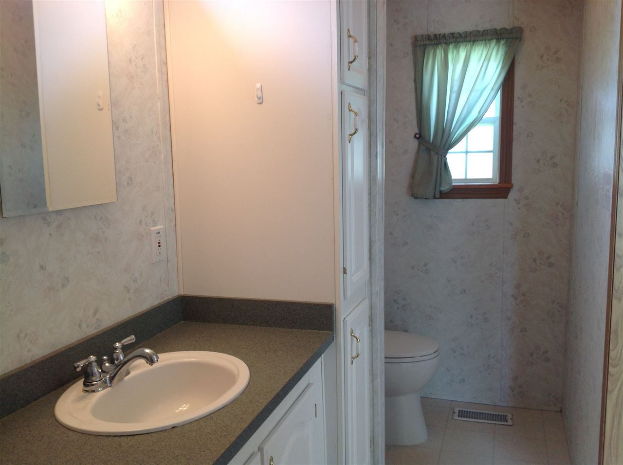 68 Beatrice Road Salem, NH 03079 - Photo 19 of 31 Gallery Image 19