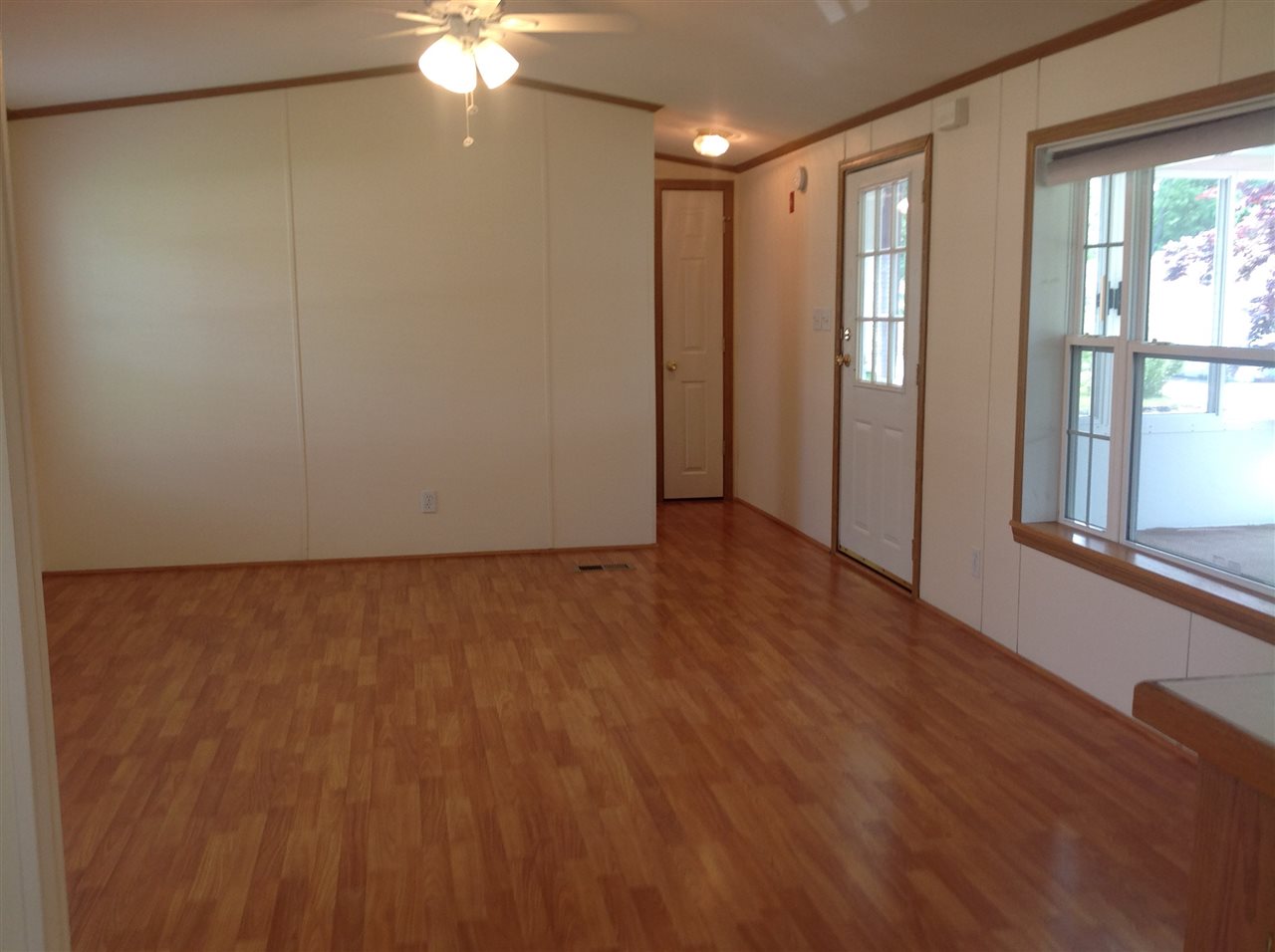 68 Beatrice Road Salem, NH 03079 - Photo 4 of 31 Gallery Image 4