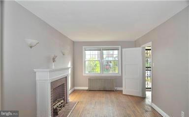4116 Century Road Baltimore, MD 21206 - Photo 4 of 5 Living Room