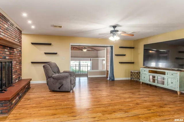 $385,000 | 9784 Highway 127, Murphysboro, IL 62966