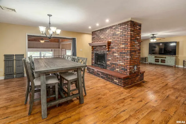 $385,000 | 9784 Highway 127, Murphysboro, IL 62966