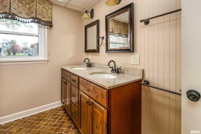 $385,000 | 9784 Highway 127, Murphysboro, IL 62966