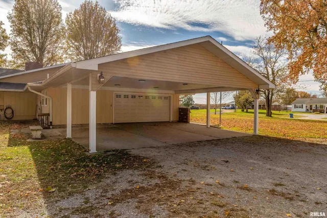 $385,000 | 9784 Highway 127, Murphysboro, IL 62966