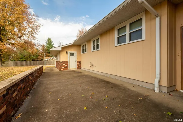 $385,000 | 9784 Highway 127, Murphysboro, IL 62966