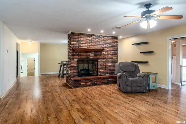 $385,000 | 9784 Highway 127, Murphysboro, IL 62966