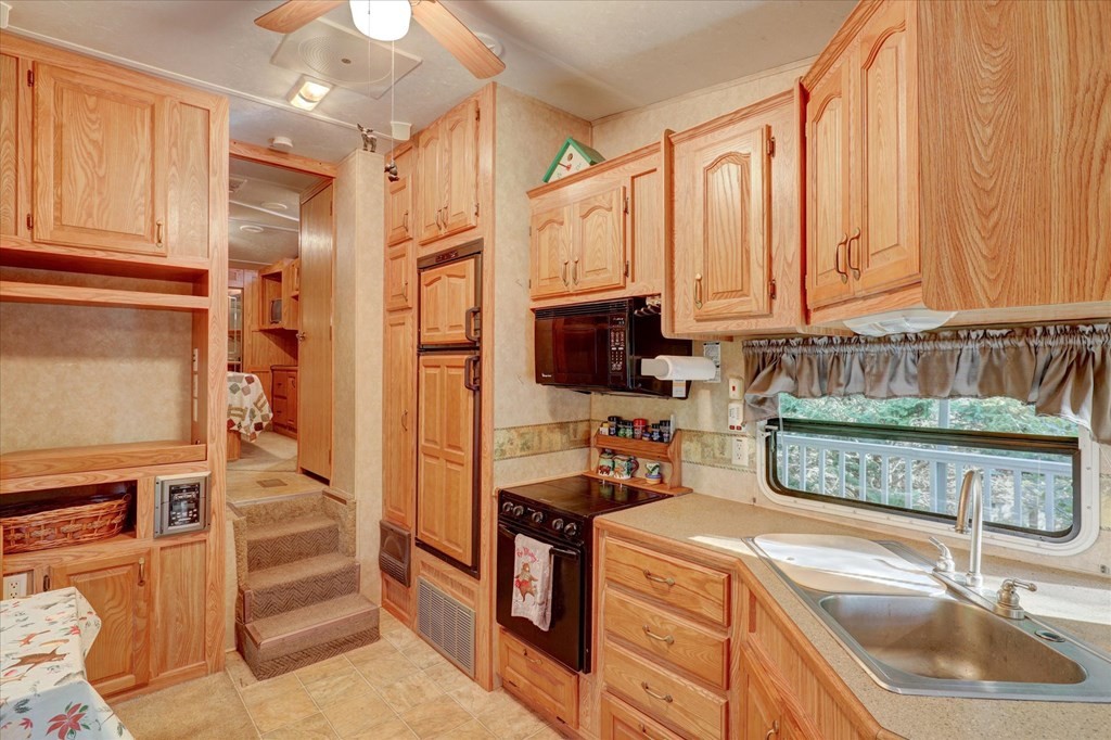 1894 Bluff Mountain Road Sevierville, TN 37876 - Photo 21 of 25 Gallery Image 21