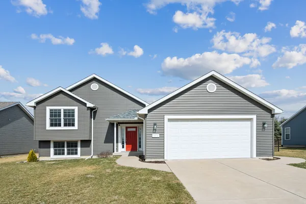 $389,000 | 414 West Meadow Lane, Walcott, IA 52773