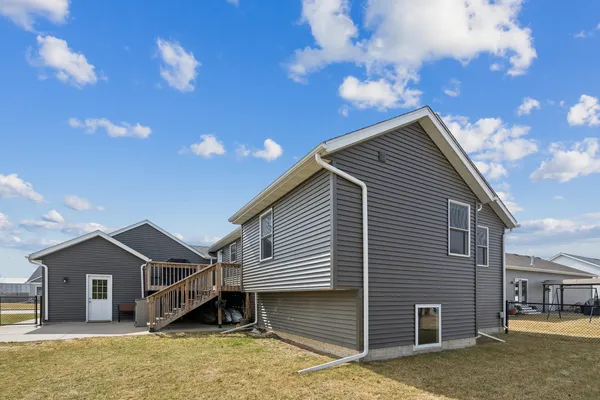 $389,000 | 414 West Meadow Lane, Walcott, IA 52773