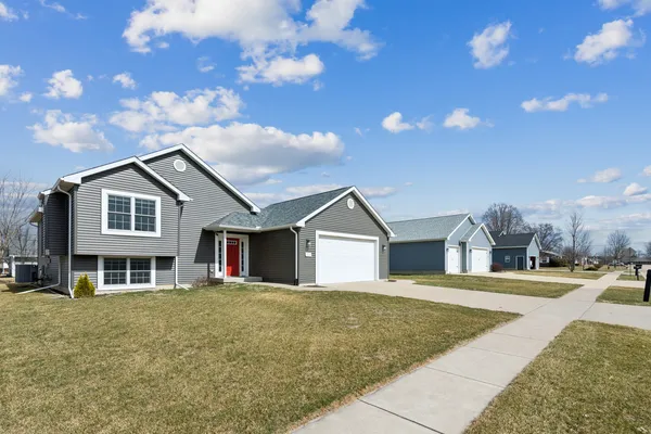 $389,000 | 414 West Meadow Lane, Walcott, IA 52773