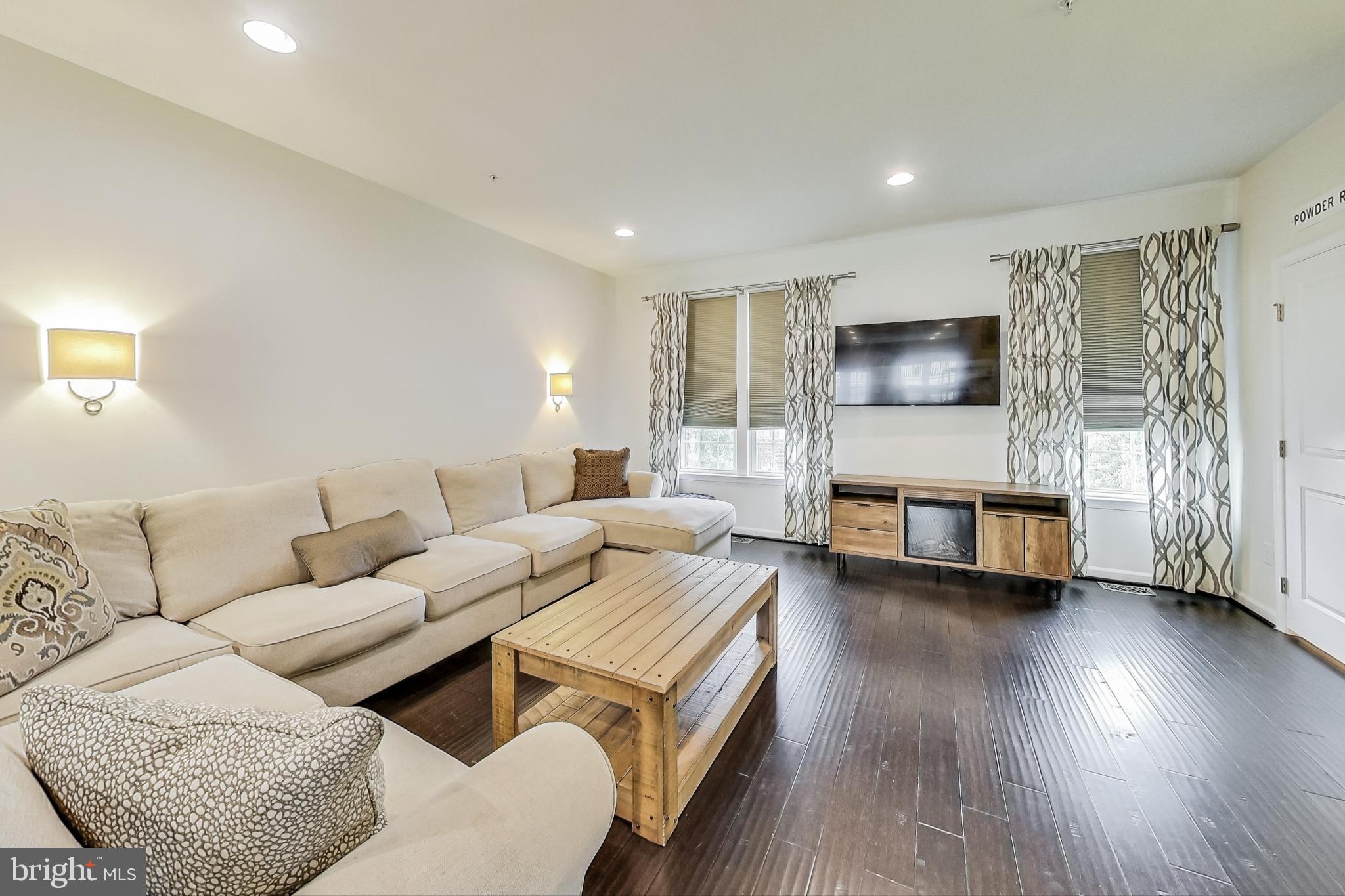 3624 Wright Terrace Washington, DC 20018 - Photo 10 of 45 Expansive open living area