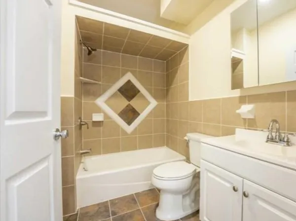 $1,900 | 44 Bergen Boulevard, Unit 4, Fairview, NJ 07022