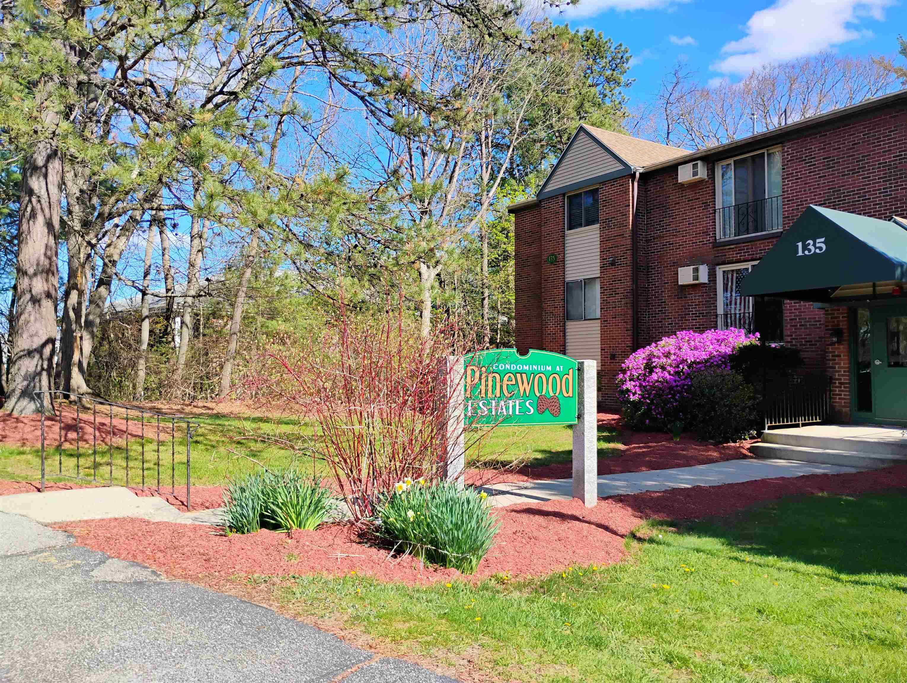 133 English Village Road, Unit 303 Manchester, NH 03102 - Photo 1 of 14