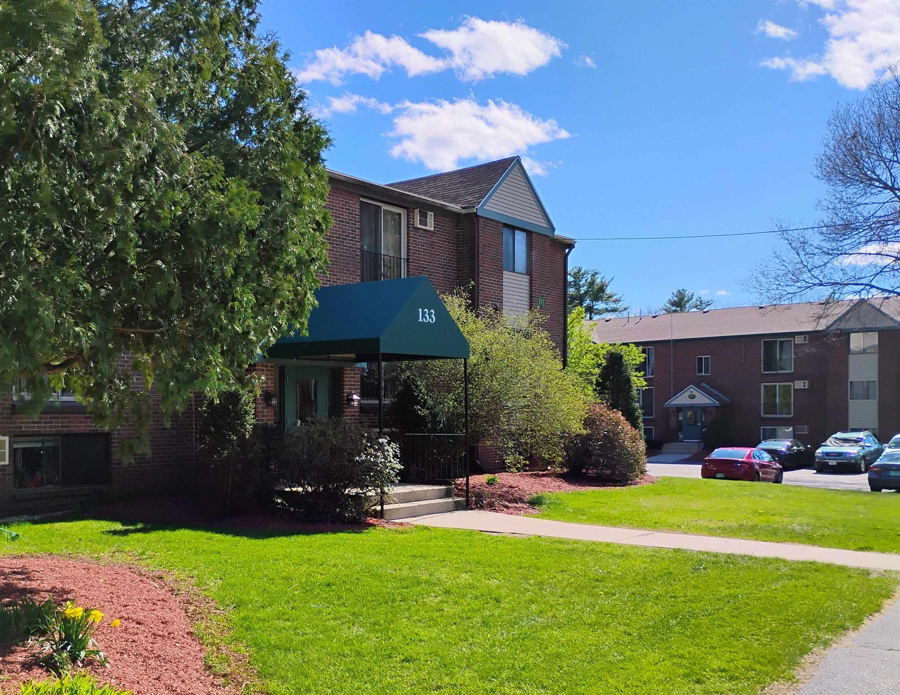 133 English Village Road, Unit 303 Manchester, NH 03102 - Photo 2 of 14