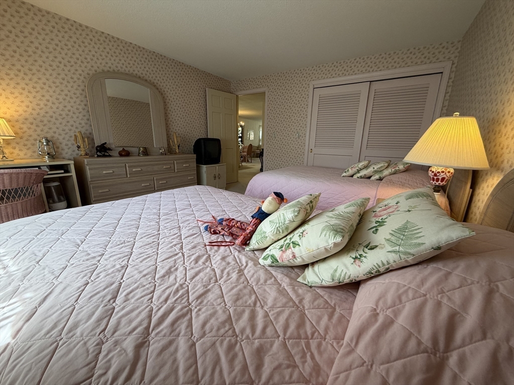 402 Country Side Road, Unit 402 Greenfield, MA 01301 - Photo 12 of 17